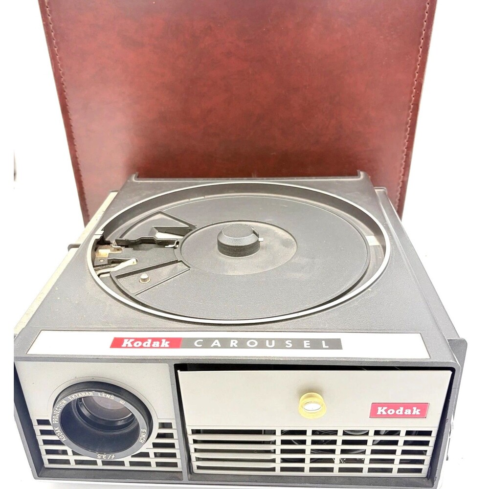 Vintage Kodak Carousel 550 Slide Projector w/ Case Remote Tested Works